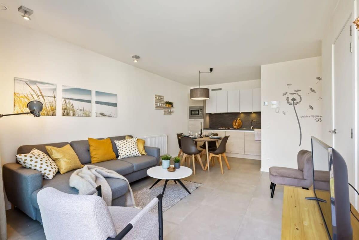 Huswell - Apartment With Natural Swimming Pool Middelkerke Esterno foto